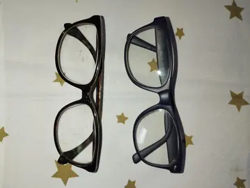 2 paires de lunettes