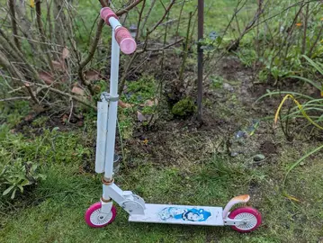 TROTTINETTE JEUNE ENFANT FILLE