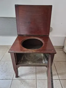 chaise garde robe (toilette) en bois