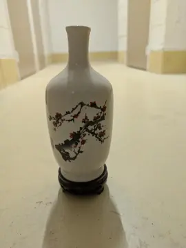 vase à motif japonais en faïence