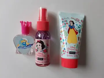 Lot de 3 petits flacons d'eau de toilette, bain moussant et spray démêlant Disney et schtroumpff