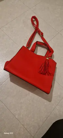 sac à main rouge