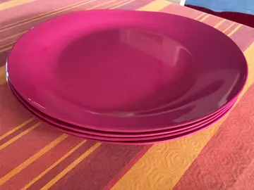 4 assiettes plastique Fuschia