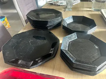 lot d’assiettes solides