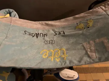 tour de lit bébé en excellent état