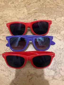 lunettes de soleil en plastique