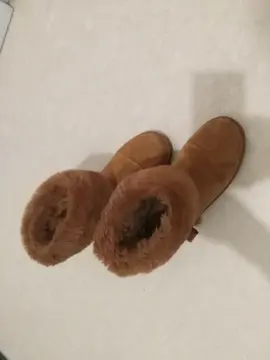 Bottines fourrées T : 41 (Bien lire l'annonce ou pas de réponse)