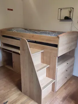 Lit mezzanine enfant/ado avec bureau intégré + nombreux rangements (bois clair)