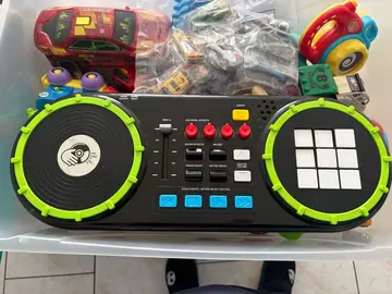 lot de jouets voitures etc…