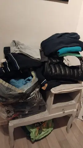 urgent donne vêtements garçon 8 9 10ans