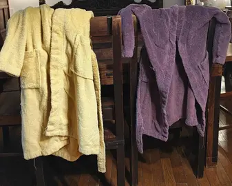2 peignoirs enfants 8/10 ans