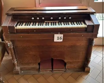 Harmonium d'époque complètement fonctionnel