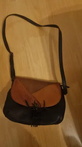 sac à main marron noir en bandoulière