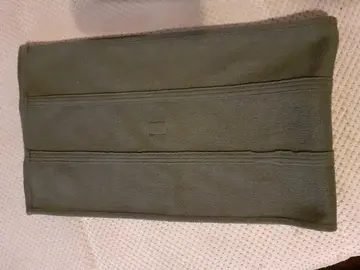 écharpe kaki ou vert bouteille