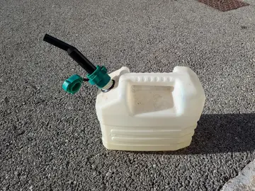 jerrican avec bec verseur 10l