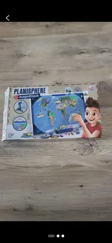 planisphère magnétique Buki