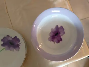 vaisselle violet fleurs