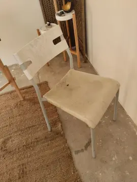 chaise plastique et metal