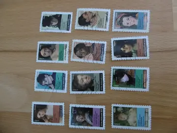 Série 12 timbres Portraits de femmes-peinture 2012