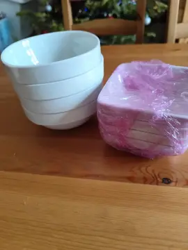 4 bols et 4 ramequins