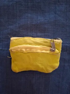 petit porte monnaie jaune en cuir