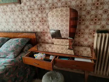 Armoire et coiffeuse