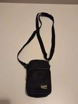 Pochette noire avec bandoulière