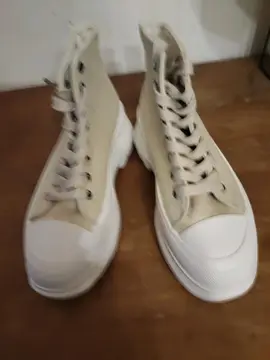 chaussures montantes p 38.. neuves