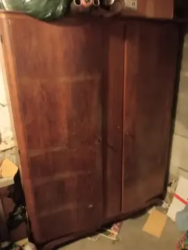 armoire vintage
