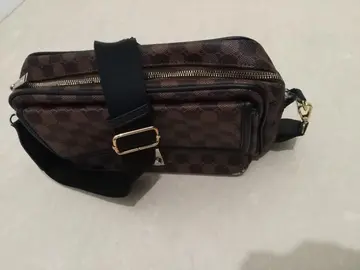 Sac à main Marron (Bien lire l'annonce ou pas de réponse)