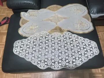 NAPPERONS ET NAPPES DÉCORATIVES