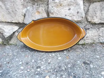 Grand plat à four avec bec verseur