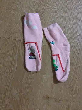 chaussettes animaux sur balançoire