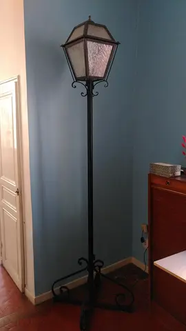 Lampadaire de jardin en fer forgé