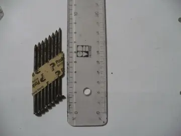 Clous annelés tête décalée