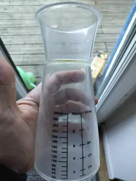 Melangeur à vinaigrette / verre doseur