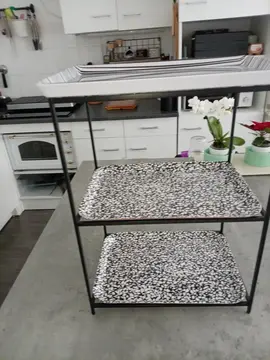 petite étagere ou bout de canapé