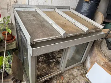 ancienne véranda présentation : poulailler