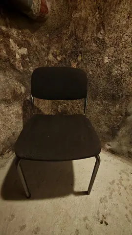 Chaise métal et tissu noir