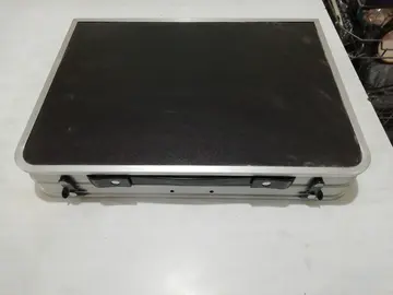 Petite mallette en aluminium