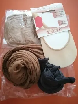 2 paires de collants et protéges collants neufs