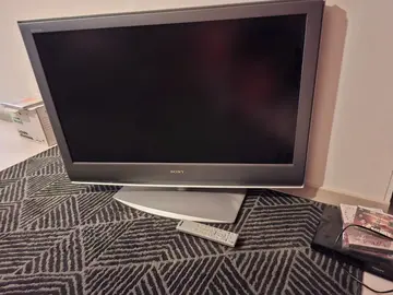 téléviseur Sony 100cmx65 en état de marche devenue trop encombrante pour notre pièce. .