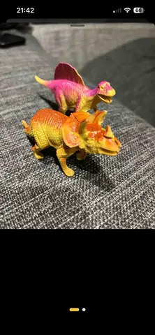 2 figurines dinosaure