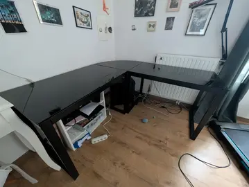 Bureau d'angle noir en verre et metal