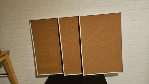 lots de trois tableaux en liège