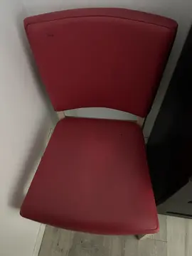 chaises rouges