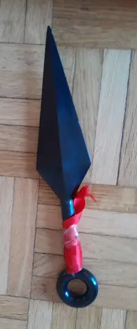 jouets: kunai et fausse arme en plastique