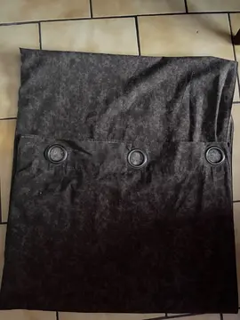 quatre rideaux opaque.