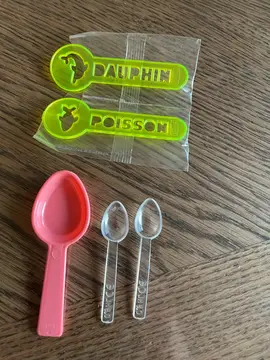 cuillères en plastique