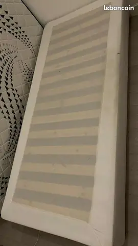 Urgent - Sommier tapissé à lattes Ikea